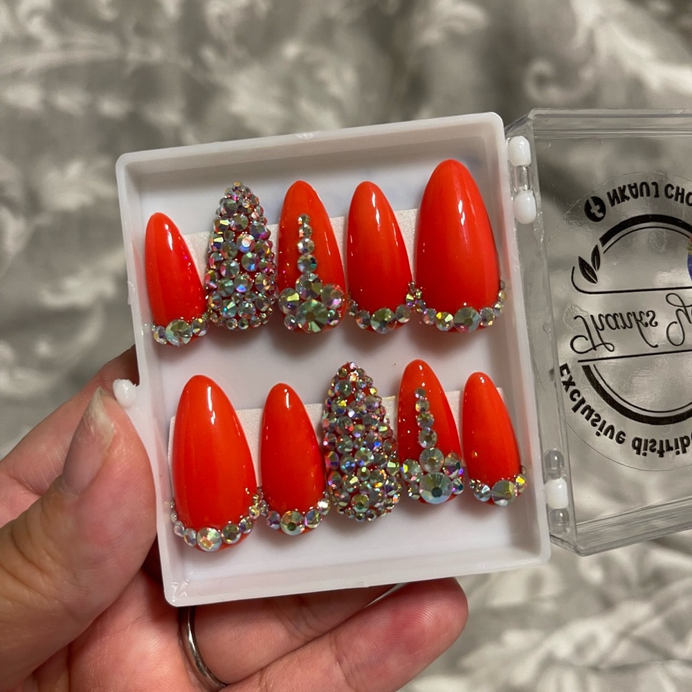 Press on nails
